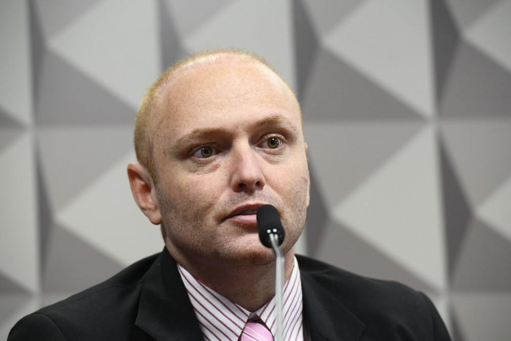 Defesa de hacker Delgatti pede redução de pena com base em indulto natalino de Lula