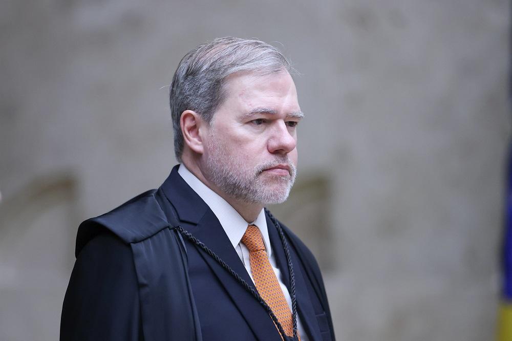 Senadores protocolam pedido de impeachment contra ministro Toffoli do STF