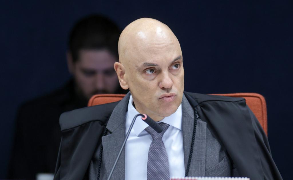 Moraes autoriza grades e assistência religiosa para Bolsonaro na Papudinha