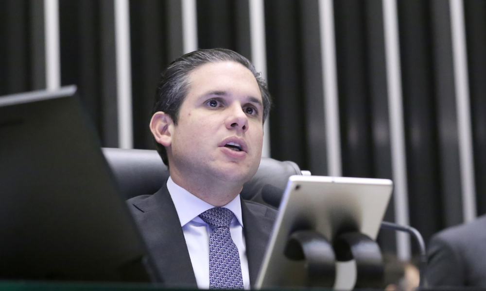 Fim da Escala 6×1 é Prioridade na Câmara, Afirma Hugo Motta