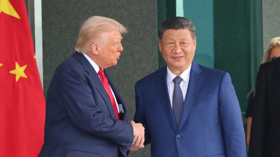 Trump conversa com Xi sobre Irã, Taiwan e comércio  enquanto planeja viagem para a China