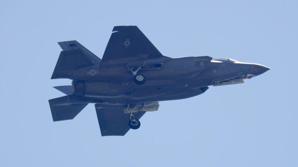 EUA derrubam drone do Irã em meio à escalada de tensões