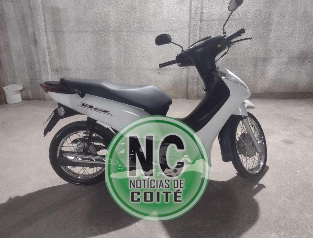 Homem é preso após empinar moto em manobra perigosa em Serrinha