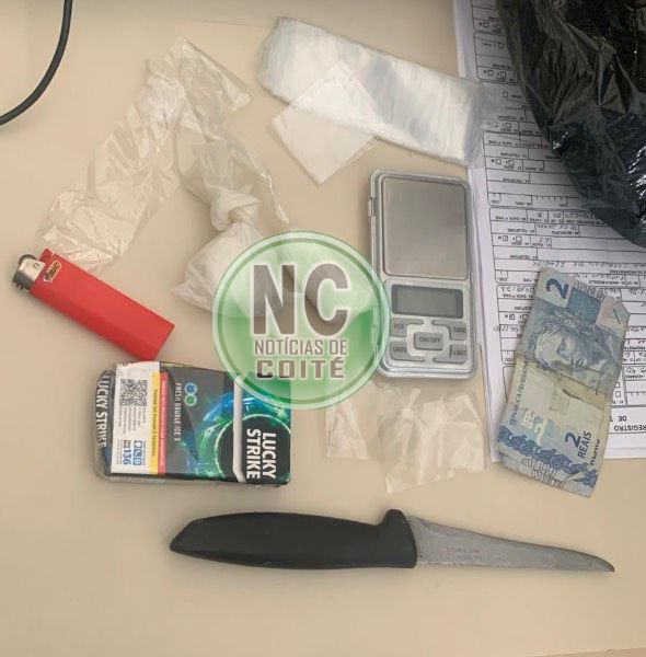 PM flagra suspeito com droga e material para tráfico em Conceição do Coité