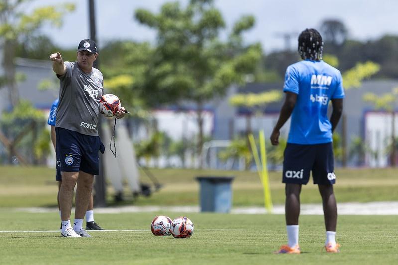 Bahia intensifica preparação tática com foco em transição e sincronia
